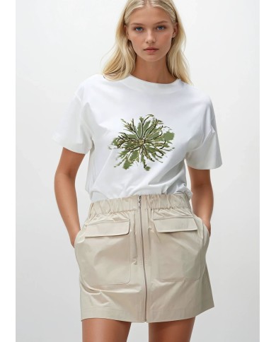 Pul İşleme ve Yaprak Baskılı T-Shirt