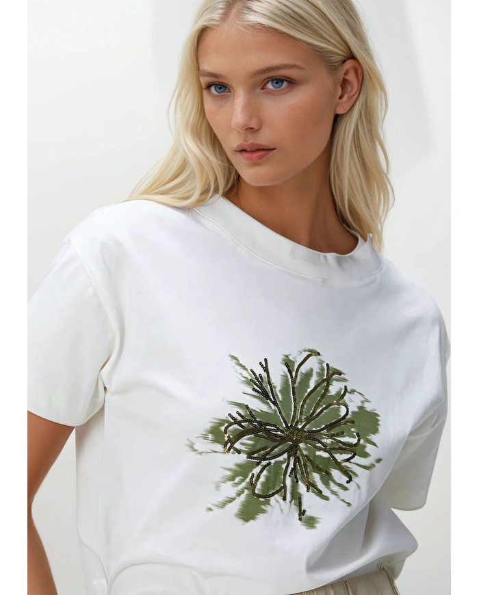 Pul İşleme ve Yaprak Baskılı T-Shirt